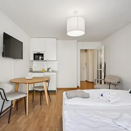 Chic - Modern - Crown 27 Apartment